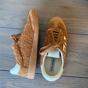 Steve Madden Sherpa Low-Top Sneakers in Camel